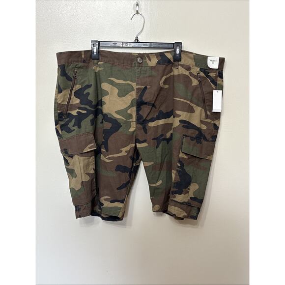 IZOD Green / Brown Camo Cargo Camouflage Shorts - Size 46 - Picture 1 of 2
